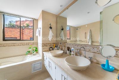 Apartamento de 3 alcobas en venta en La Cabrera, Bogotá, 234 m² · foto 4 de 18