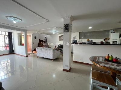 Casa de 5 alcobas en venta en Marsella, Bogotá, 215 m² · foto 4 de 7