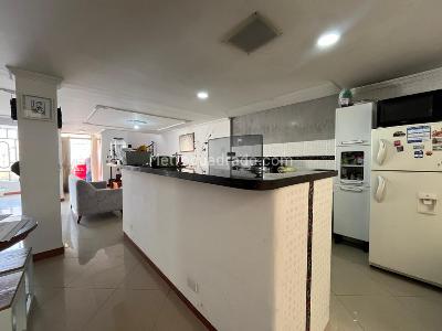 Casa de 5 alcobas en venta en Marsella, Bogotá, 215 m² · foto 5 de 7