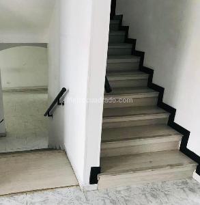 Casa de 4 alcobas en venta en Chico Santa Barbara, Bogotá, 310 m² · foto 3 de 5