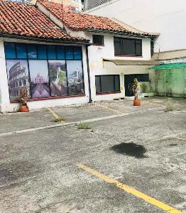 Casa de 4 alcobas en venta en Chico Santa Barbara, Bogotá, 310 m² · foto 2 de 5