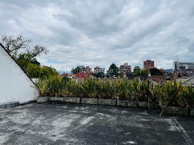 Casa de 5 alcobas en venta en Quinta Camacho, Bogotá, 579 m² · foto 10 de 12