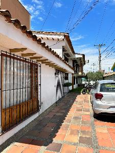 Casa de 5 alcobas en venta en Nueva Autopista Los Cedros, Bogotá, 395 m² · foto 6 de 16