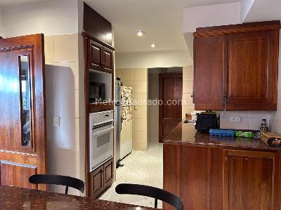 Apartamento de 3 alcobas en venta en Los Rosales Emaus, Bogotá, 248 m² · foto 9 de 19