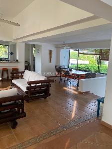 Casa de 5 alcobas en venta en Condominio Campestre El Peñón, Girardot, 302 m² · foto 17 de 20
