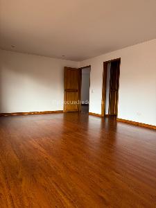 Apartamento de 4 alcobas en venta en Los Rosales, Bogotá, 280 m² · foto 9 de 12