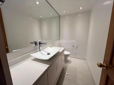Apartamento en venta en Los Rosales, Bogotá · foto 16 de 18