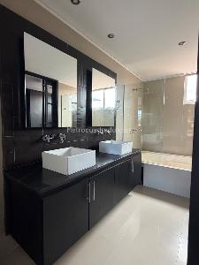 Casa de 5 alcobas en venta en San Jose De Bavaria, Bogotá, 480 m² · foto 7 de 17