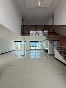 Casa de 5 alcobas en venta en San Jose De Bavaria, Bogotá, 480 m² · foto 2 de 17