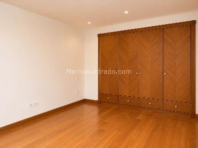 Apartamento de 3 alcobas en venta en Chico Reservado, Bogotá, 221 m² · foto 7 de 15