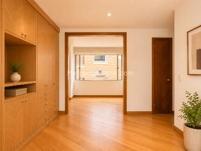 Apartamento de 3 alcobas en venta en Chico Reservado, Bogotá, 221 m² · foto 3 de 15