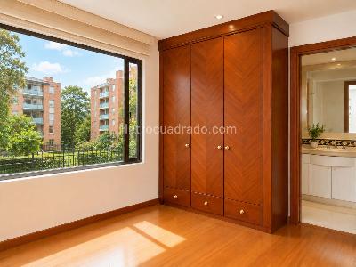 Apartamento de 3 alcobas en venta en Chico Reservado, Bogotá, 221 m² · foto 4 de 15