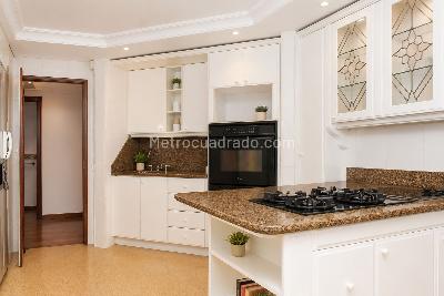 Apartamento de 3 alcobas en venta en Chico Reservado, Bogotá, 221 m² · foto 12 de 15