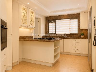 Apartamento de 3 alcobas en venta en Chico Reservado, Bogotá, 221 m² · foto 13 de 15