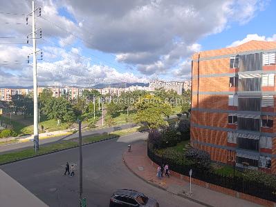 Casa de 4 alcobas en venta en Hayuelos, Bogotá, 108 m² · foto 3 de 20