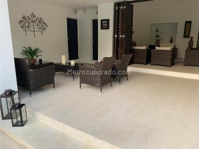 Casa de 5 alcobas en venta en Peñalisa, Girardot, 287 m² · foto 9 de 20