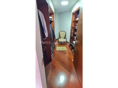 Apartamento de 3 alcobas en venta en Santa Barbara, Bogotá, 211 m² · foto 13 de 20
