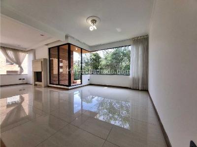 Apartamento de 3 alcobas en arriendo en Calleja Alta, Bogotá, 157 m² · foto 3 de 20