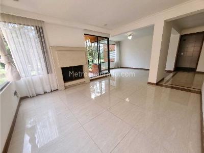 Apartamento de 3 alcobas en arriendo en Calleja Alta, Bogotá, 157 m² · foto 7 de 20