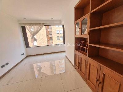 Apartamento de 3 alcobas en arriendo en Calleja Alta, Bogotá, 157 m² · foto 8 de 20