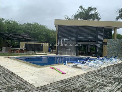 Casa de 4 alcobas en venta en Piamonte, Girardot, 516 m² · foto 2 de 20