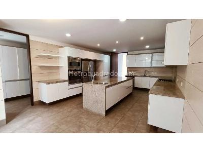 Apartamento de 3 alcobas en venta en Chico, Bogotá, 310 m² · foto 6 de 20