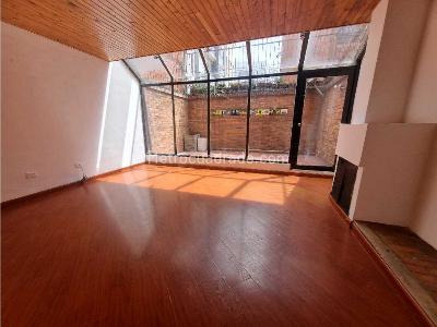 Casa de 3 alcobas en venta en Chico Navarra, Bogotá, 180 m² · foto 3 de 20