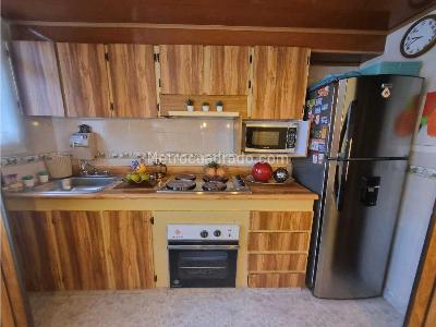 Casa de 5 alcobas en venta en La Esmeralda, Bogotá, 233 m² · foto 3 de 20