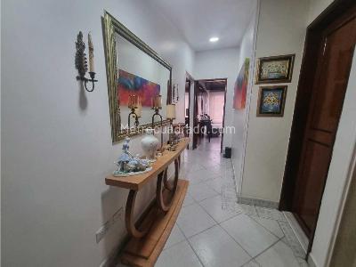Casa de 5 alcobas en venta en La Esmeralda, Bogotá, 233 m² · foto 5 de 20