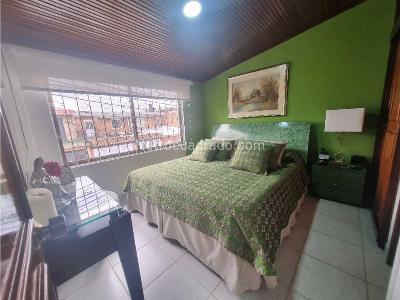 Casa de 5 alcobas en venta en La Esmeralda, Bogotá, 233 m² · foto 6 de 20