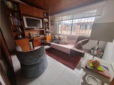 Casa de 5 alcobas en venta en La Esmeralda, Bogotá, 233 m² · foto 8 de 20