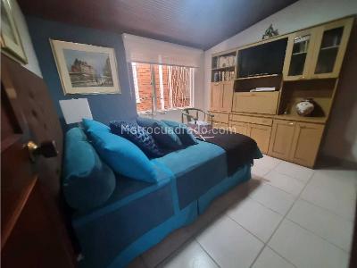 Casa de 5 alcobas en venta en La Esmeralda, Bogotá, 233 m² · foto 9 de 20