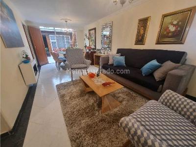 Casa de 5 alcobas en venta en La Esmeralda, Bogotá, 233 m² · foto 14 de 20