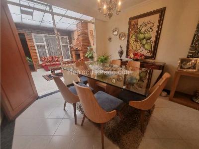 Casa de 5 alcobas en venta en La Esmeralda, Bogotá, 233 m² · foto 15 de 20