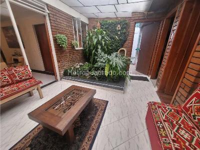 Casa de 5 alcobas en venta en La Esmeralda, Bogotá, 233 m² · foto 17 de 20