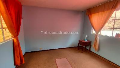 Casa de 5 alcobas en venta en El Claret Sur, Bogotá, 200 m² · foto 2 de 15