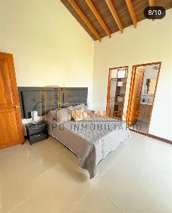 Casa de 3 alcobas en venta en Alta De Las Flores, Sabaneta, 295 m² · foto 3 de 16
