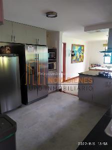 Casa de 3 alcobas en venta en Alta De Las Flores, Sabaneta, 295 m² · foto 10 de 16