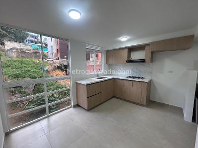 Apartamento de 3 alcobas en venta en Maria Auxiliadora, Sabaneta, 51 m² · foto 3 de 15