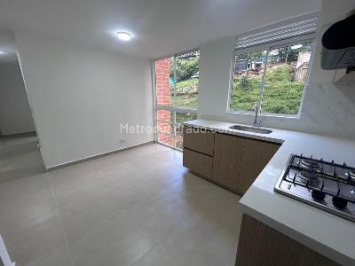 Apartamento de 3 alcobas en venta en Maria Auxiliadora, Sabaneta, 51 m² · foto 5 de 15
