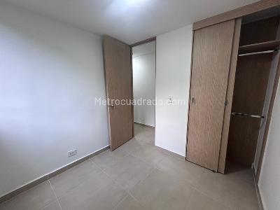 Apartamento de 3 alcobas en venta en Maria Auxiliadora, Sabaneta, 51 m² · foto 10 de 15