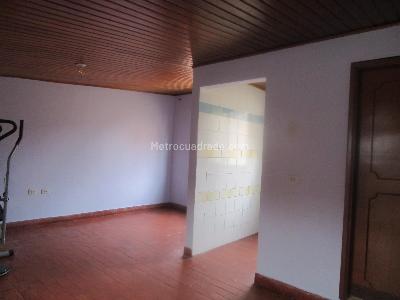 Casa de 5 alcobas en venta en La Estrada, Bogotá, 372 m² · foto 4 de 19