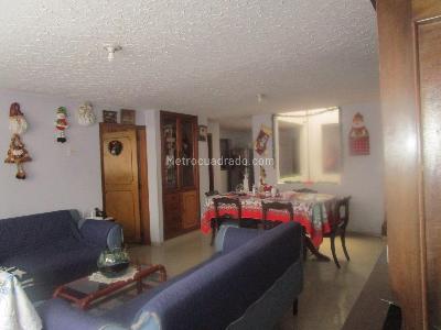 Casa de 5 alcobas en venta en La Estrada, Bogotá, 372 m² · foto 2 de 19