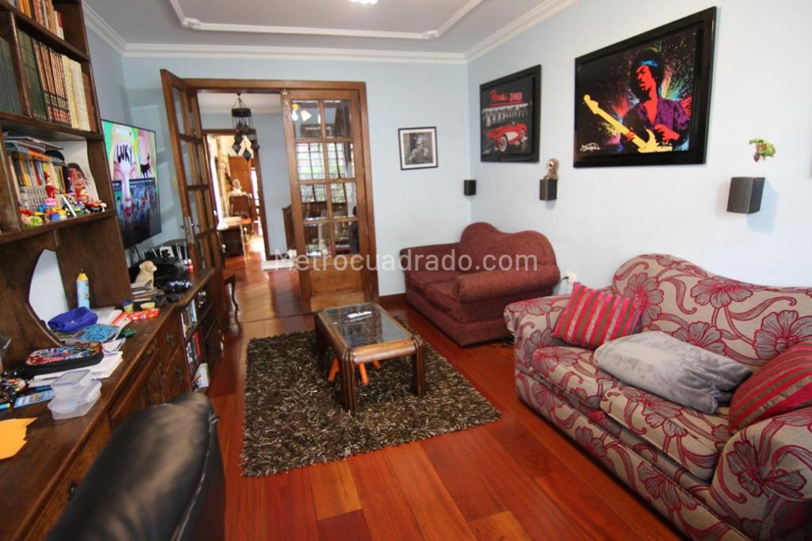 Casa de 5 habitaciones en venta en San Luis, Bogotá — imagen 1 de 20