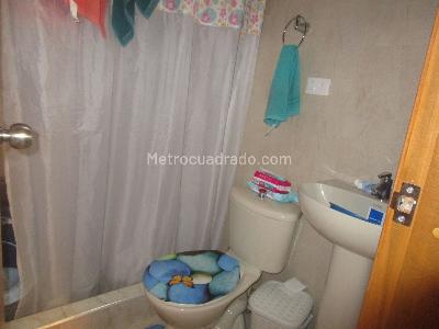 Casa de 5 alcobas en venta en Santa Teresita, Bogotá, 180 m² · foto 13 de 20