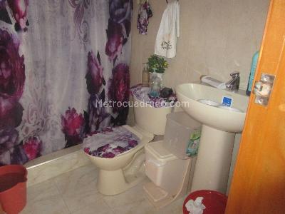 Casa de 5 alcobas en venta en Santa Teresita, Bogotá, 180 m² · foto 17 de 20
