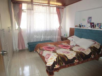Casa de 5 alcobas en venta en Santa Teresita, Bogotá, 180 m² · foto 19 de 20