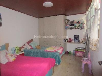 Casa de 5 alcobas en venta en Santa Teresita, Bogotá, 180 m² · foto 6 de 20