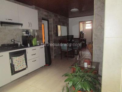 Casa de 5 alcobas en venta en Santa Teresita, Bogotá, 180 m² · foto 3 de 20