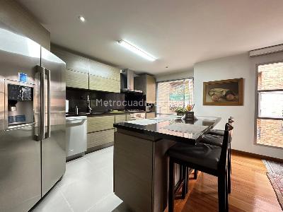 Apartamento de 2 alcobas en venta en Cabrera Chico, Bogotá, 150 m² · foto 3 de 13